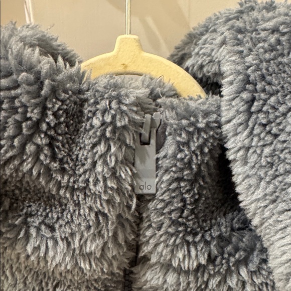 Alo Foxy Sherpa Jacket w/ Removable Hood - Picture 12 of 13